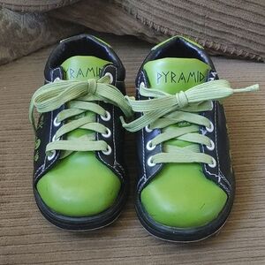 Vibrant Green and Black Low-Top Bowling Shies